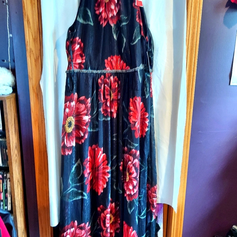 Formal dress - Picture 4 of 4